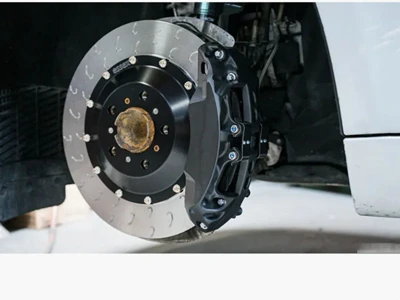 How do plum-shaped (or petal-style) brake discs work?